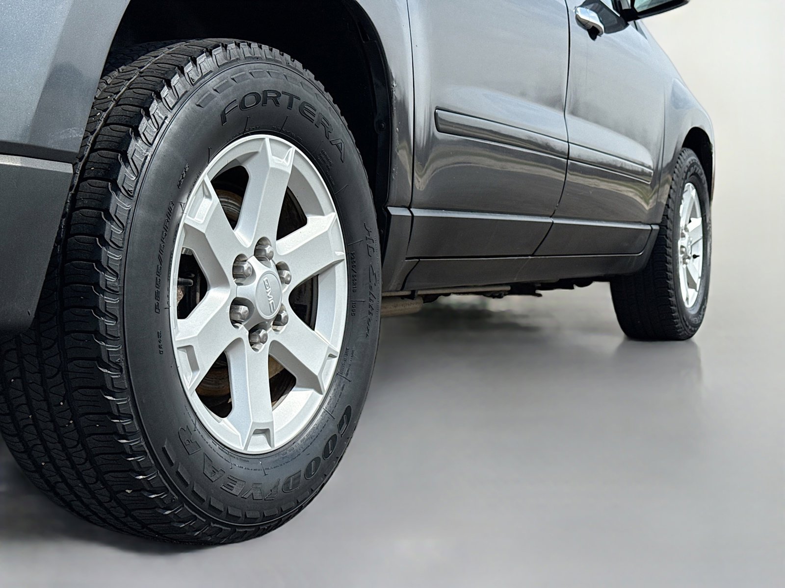 Used 2013 GMC Acadia SLE image 16