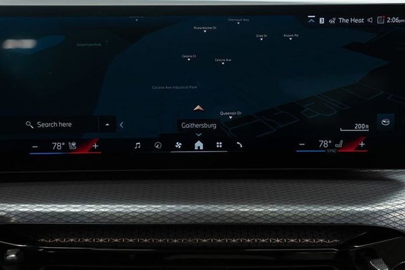 Used 2025 BMW 330i xDrive w/ M-Sport Package image 20