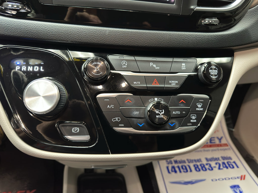 Used 2019 Chrysler Pacifica Touring-L FWD image 14