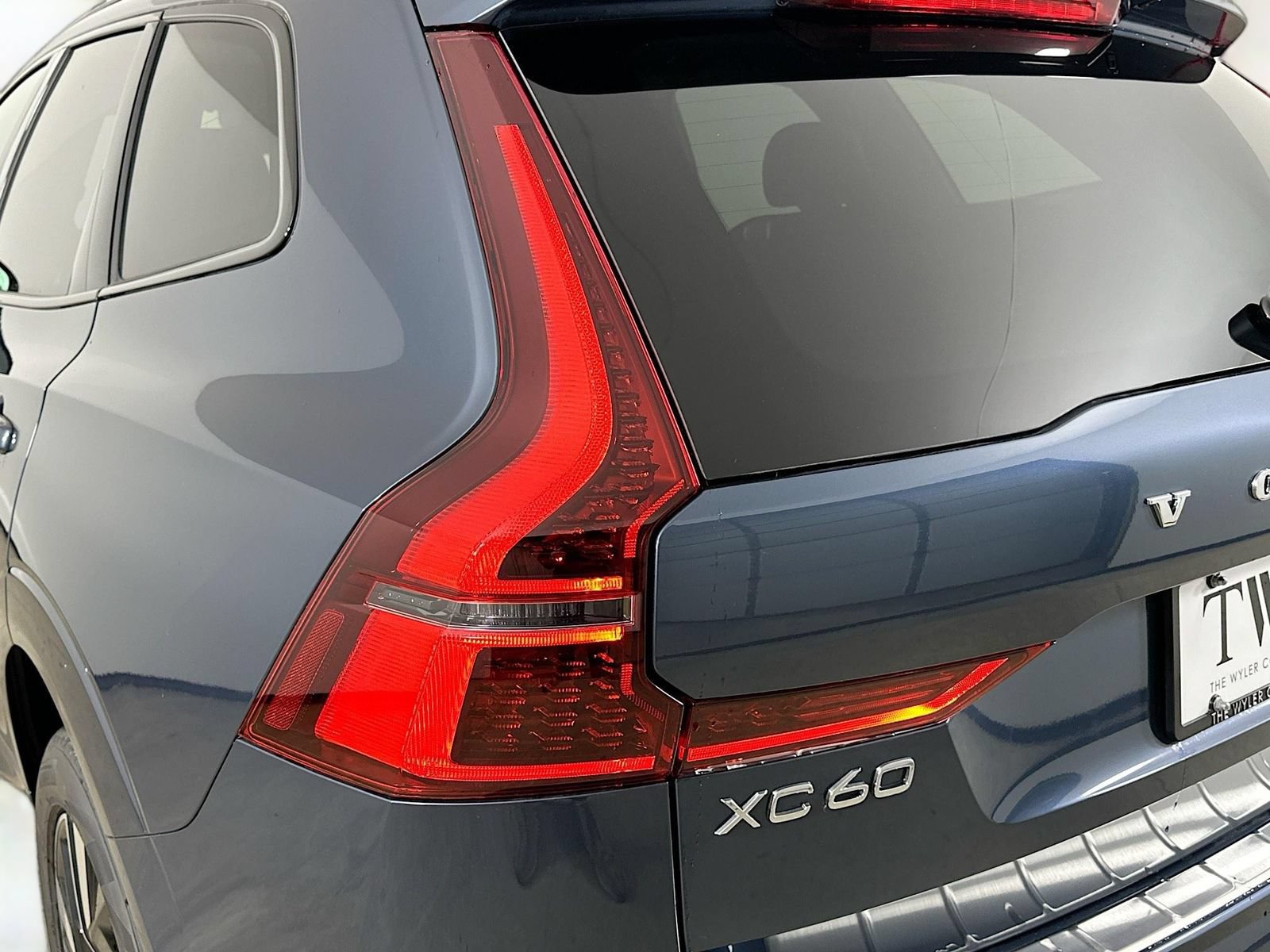 New 2026 Volvo XC60 B5 Plus w/ Protection Package Premier AWD/4WD image 11