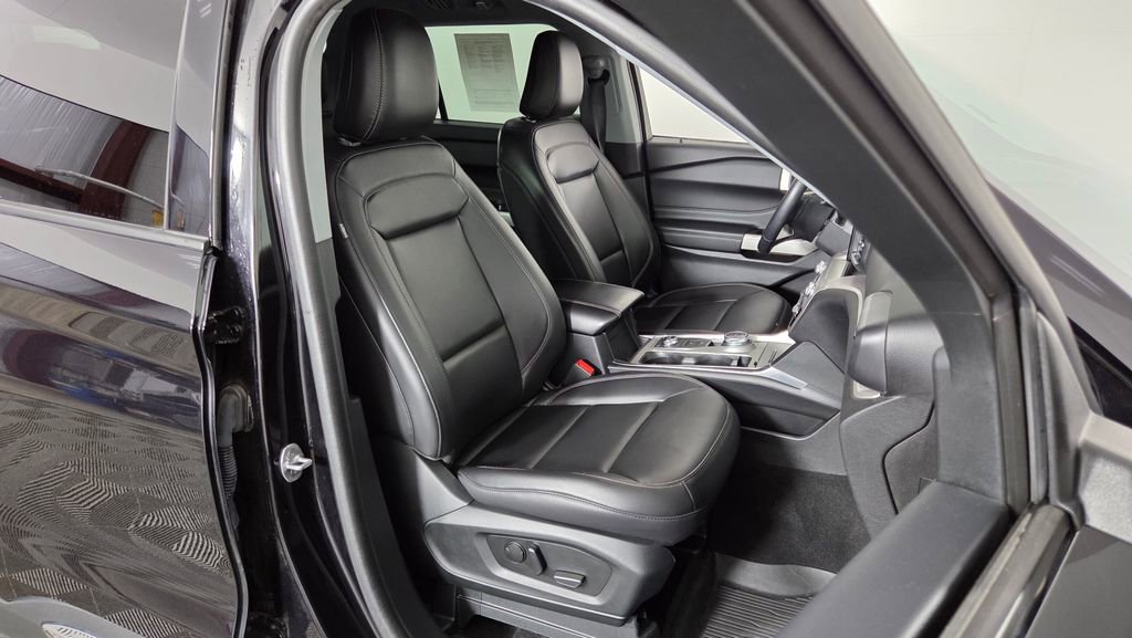 Used 2023 Ford Explorer XLT w/ Equipment Group 202A image 39