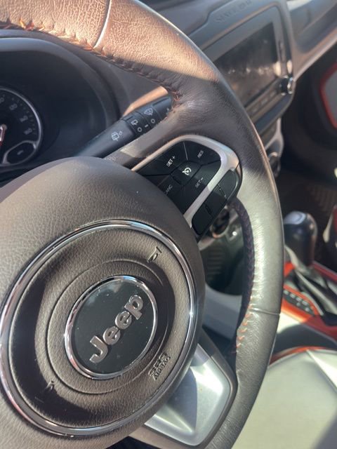 Used 2016 Jeep Renegade Limited image 10