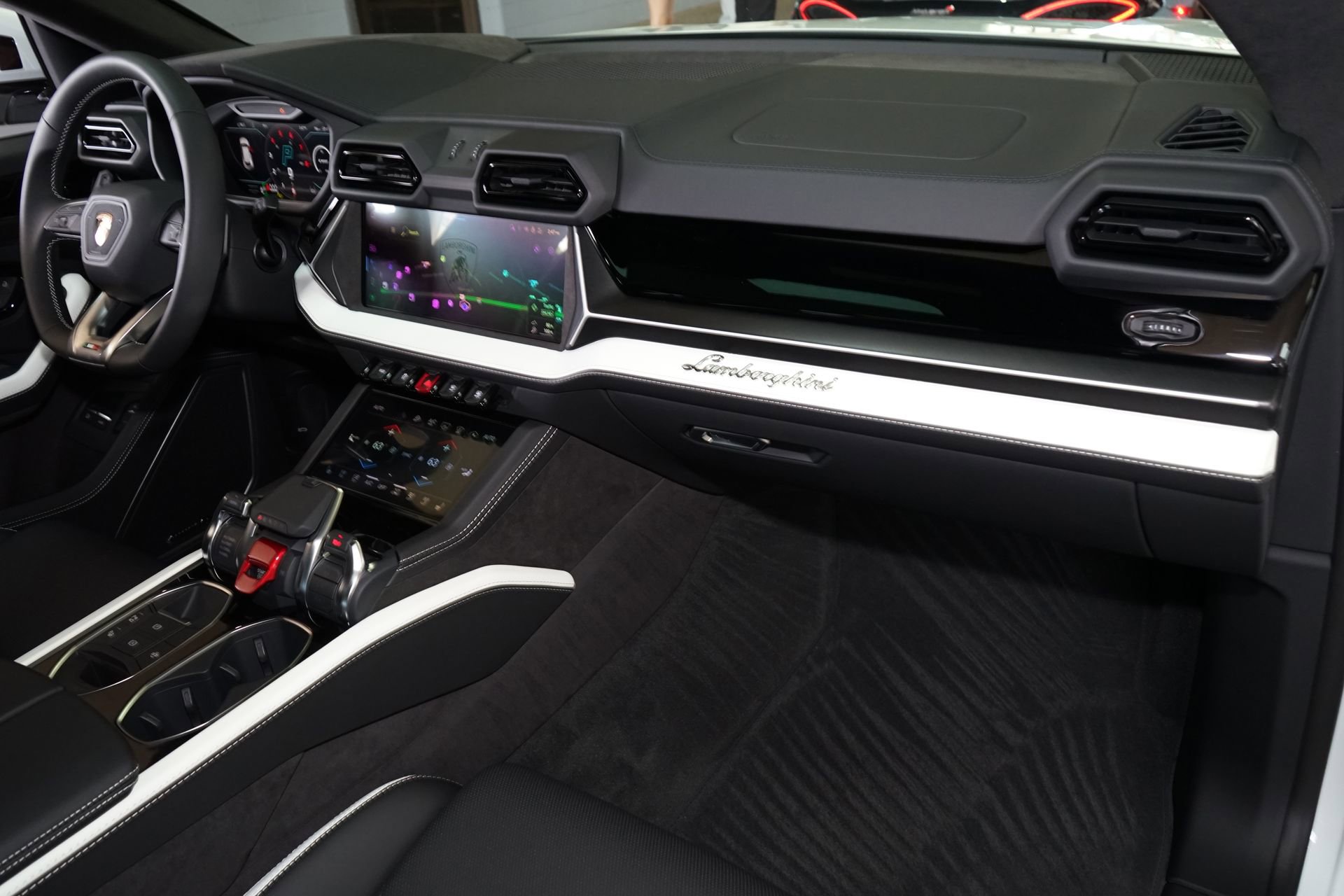 Used 2026 Lamborghini Urus SE image 12
