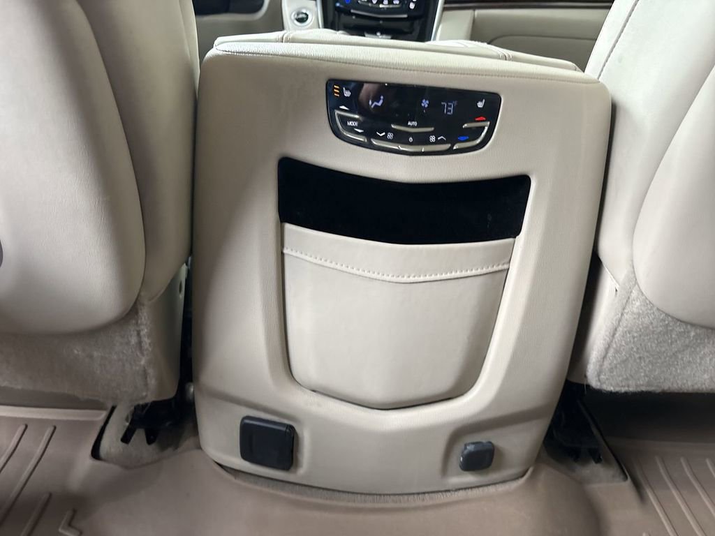 Used 2017 Cadillac Escalade ESV Luxury image 22