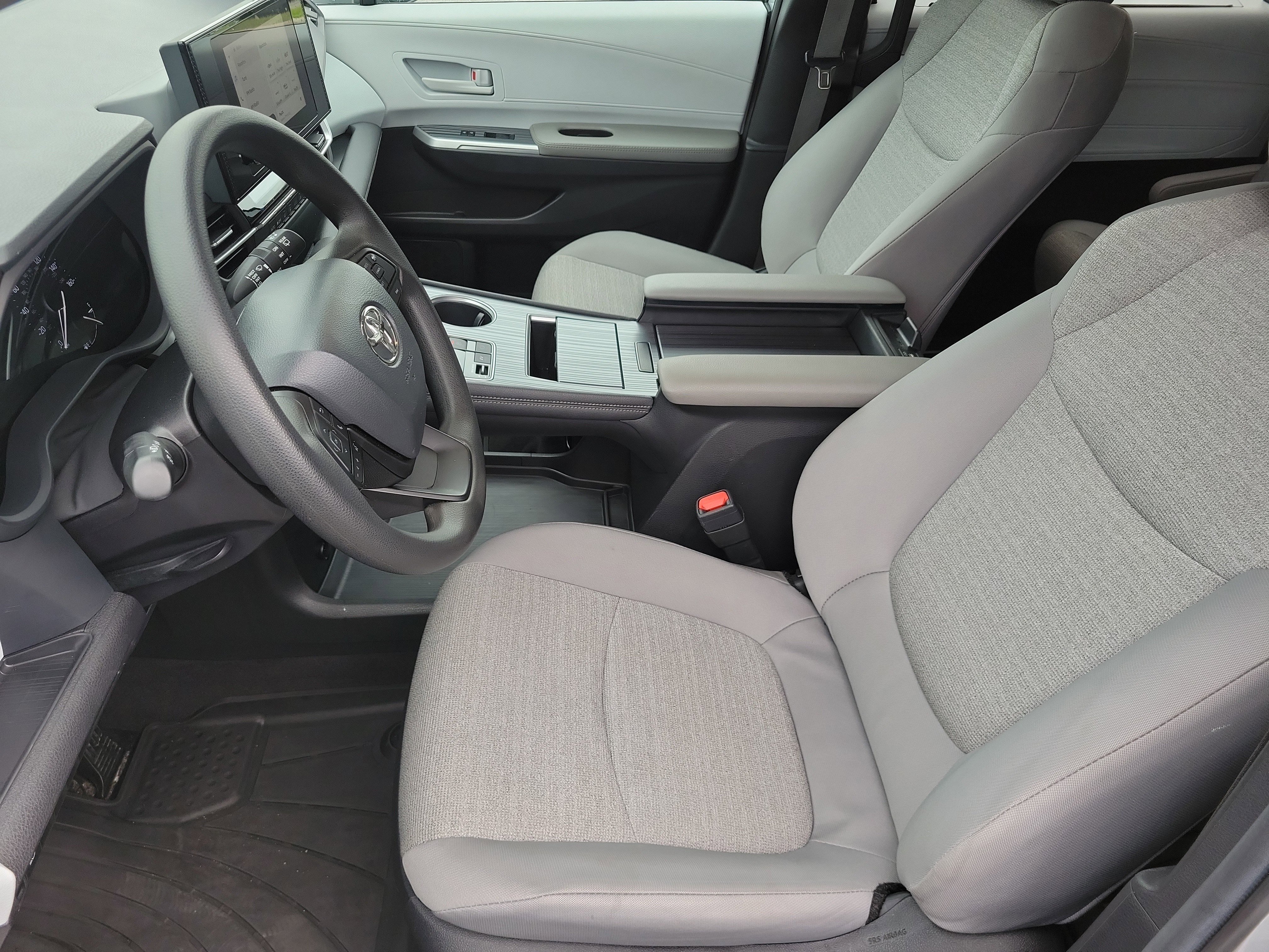 Used 2025 Toyota Sienna LE AWD/4WD image 9