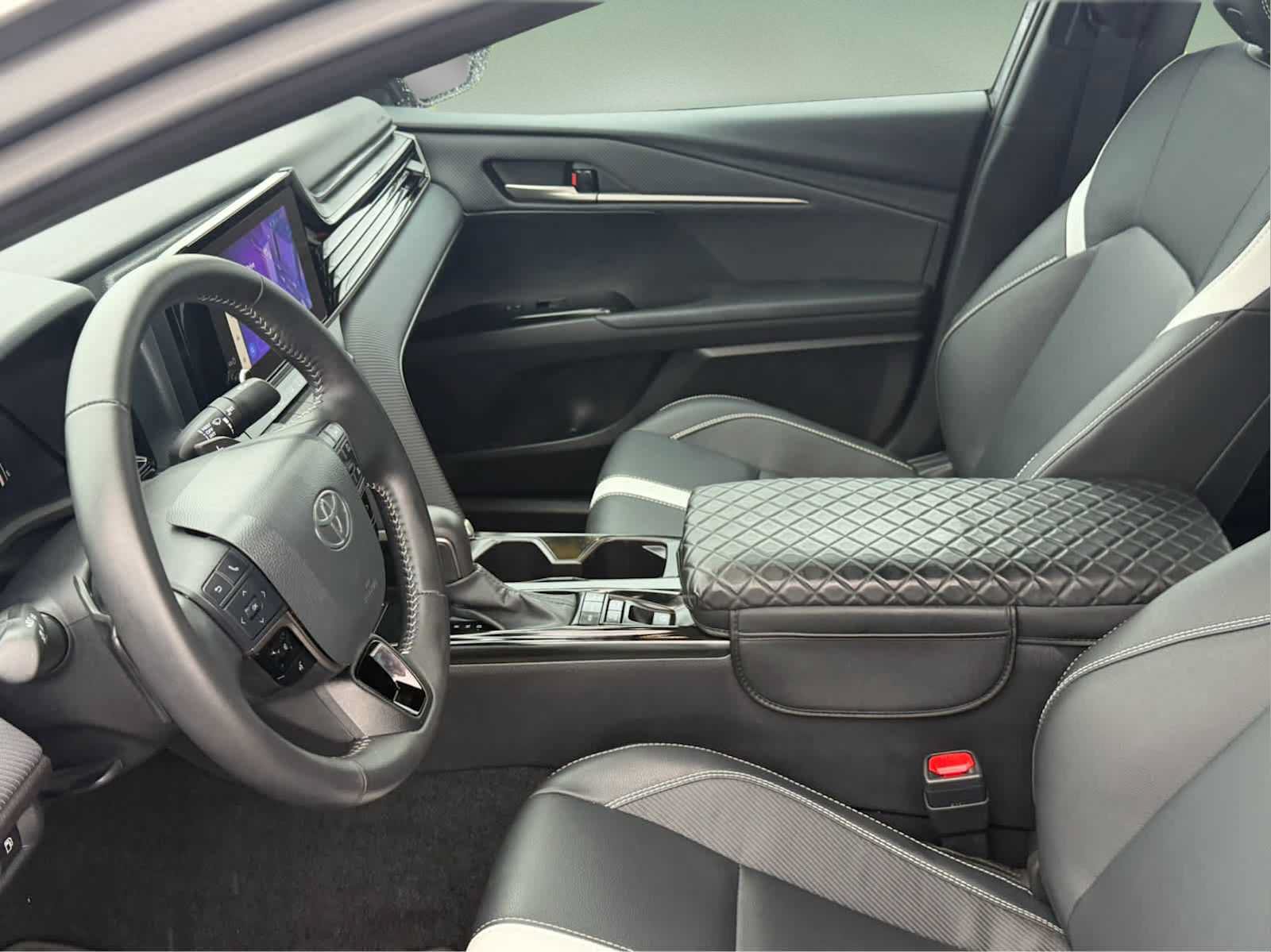 Used 2025 Toyota Camry SE w/ Convenience Package FWD image 9