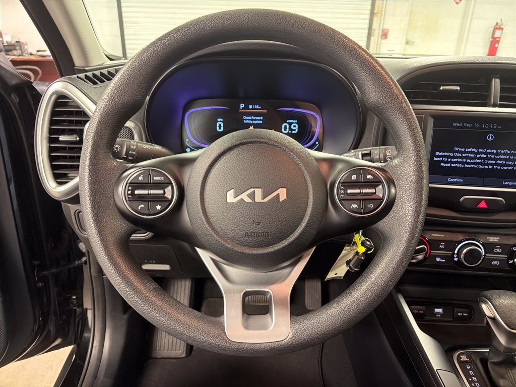 Used 2025 Kia Soul LX w/ LX Technology Package FWD image 29