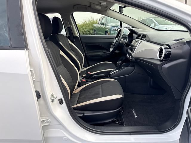 Used 2022 Nissan Versa SV FWD image 9