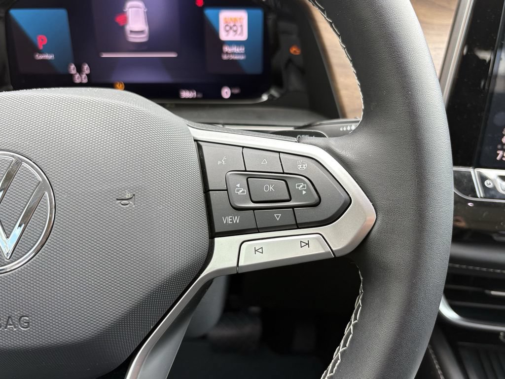 Used 2025 Volkswagen Atlas SE FWD image 17
