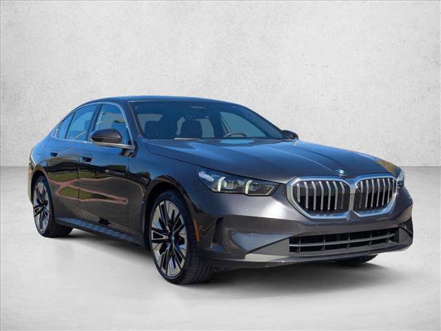 Used 2025 BMW 540i xDrive image 3