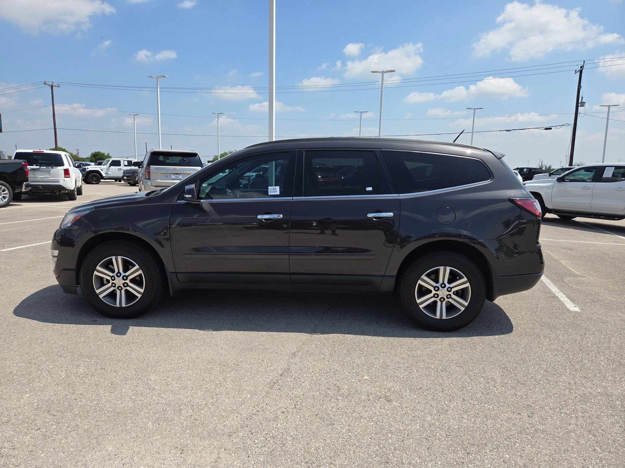 Used 2017 Chevrolet Traverse LT FWD image 6
