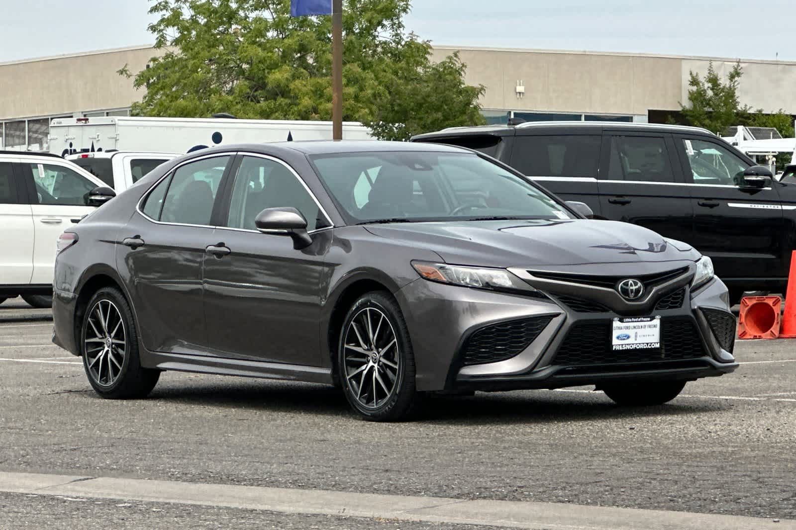 Used 2023 Toyota Camry SE image 10