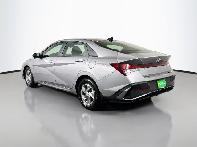 Used 2025 Hyundai Elantra SE FWD image 7