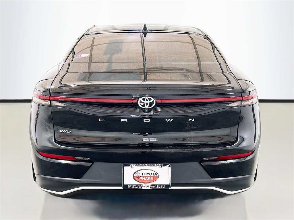 Used 2023 Toyota Crown XLE image 5