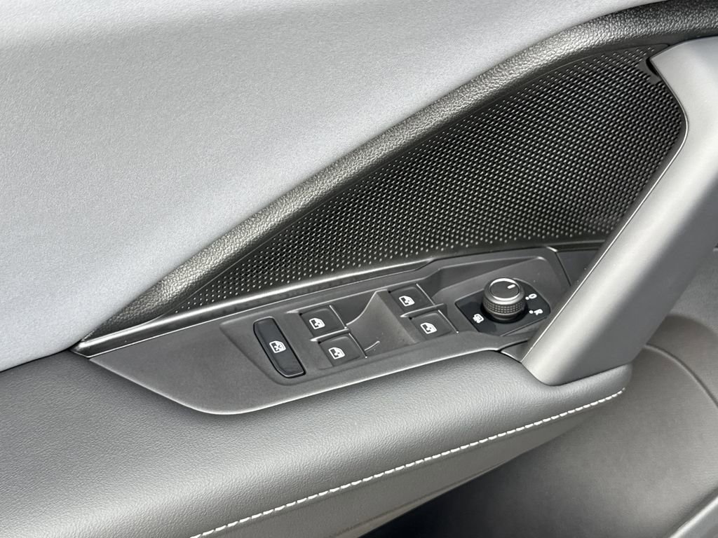 New 2025 Volkswagen Tiguan SE image 26