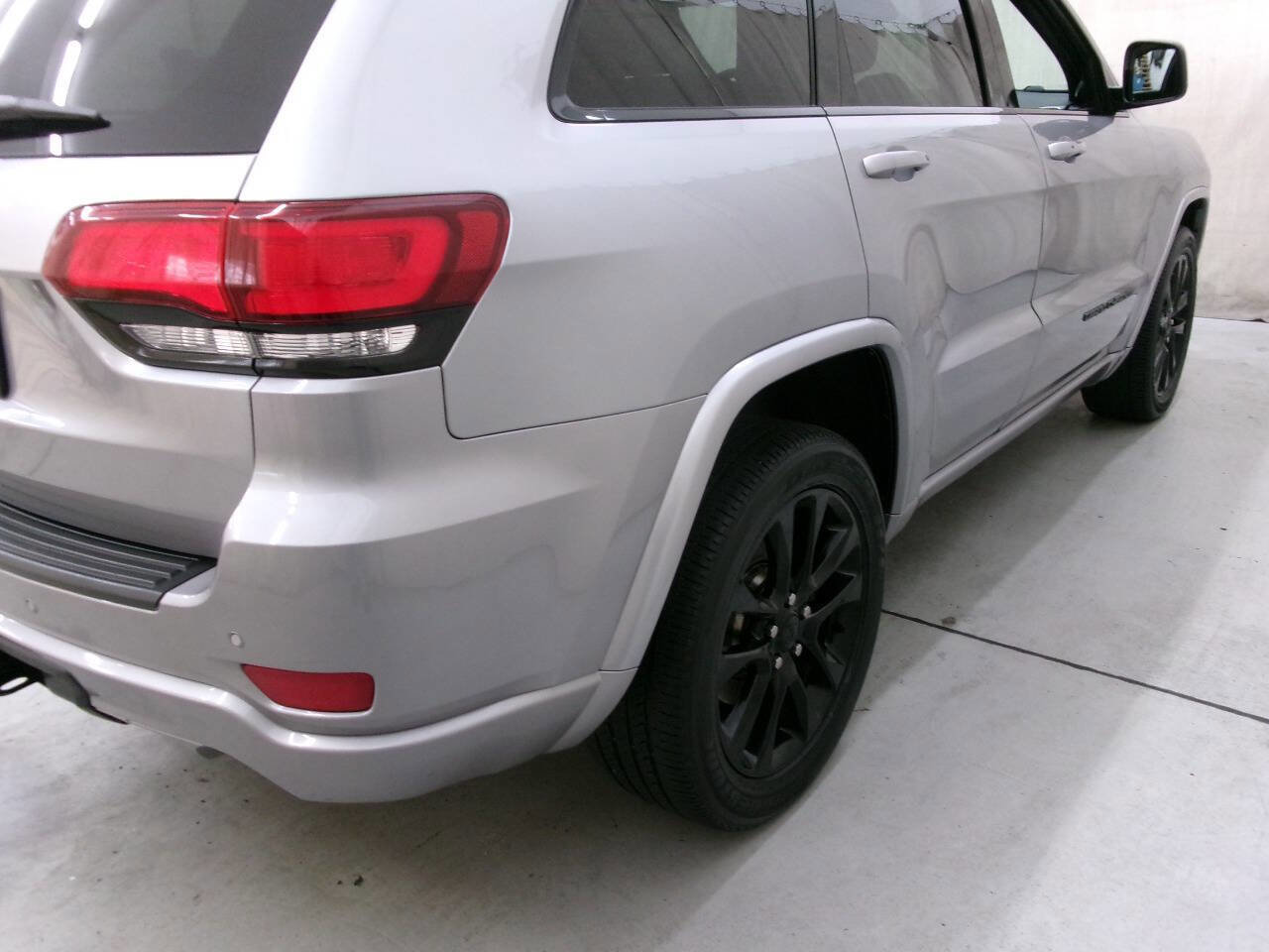 Used 2021 Jeep Grand Cherokee Laredo X image 7