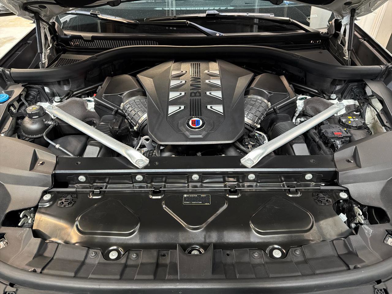 Used 2023 BMW ALPINA XB7 image 28