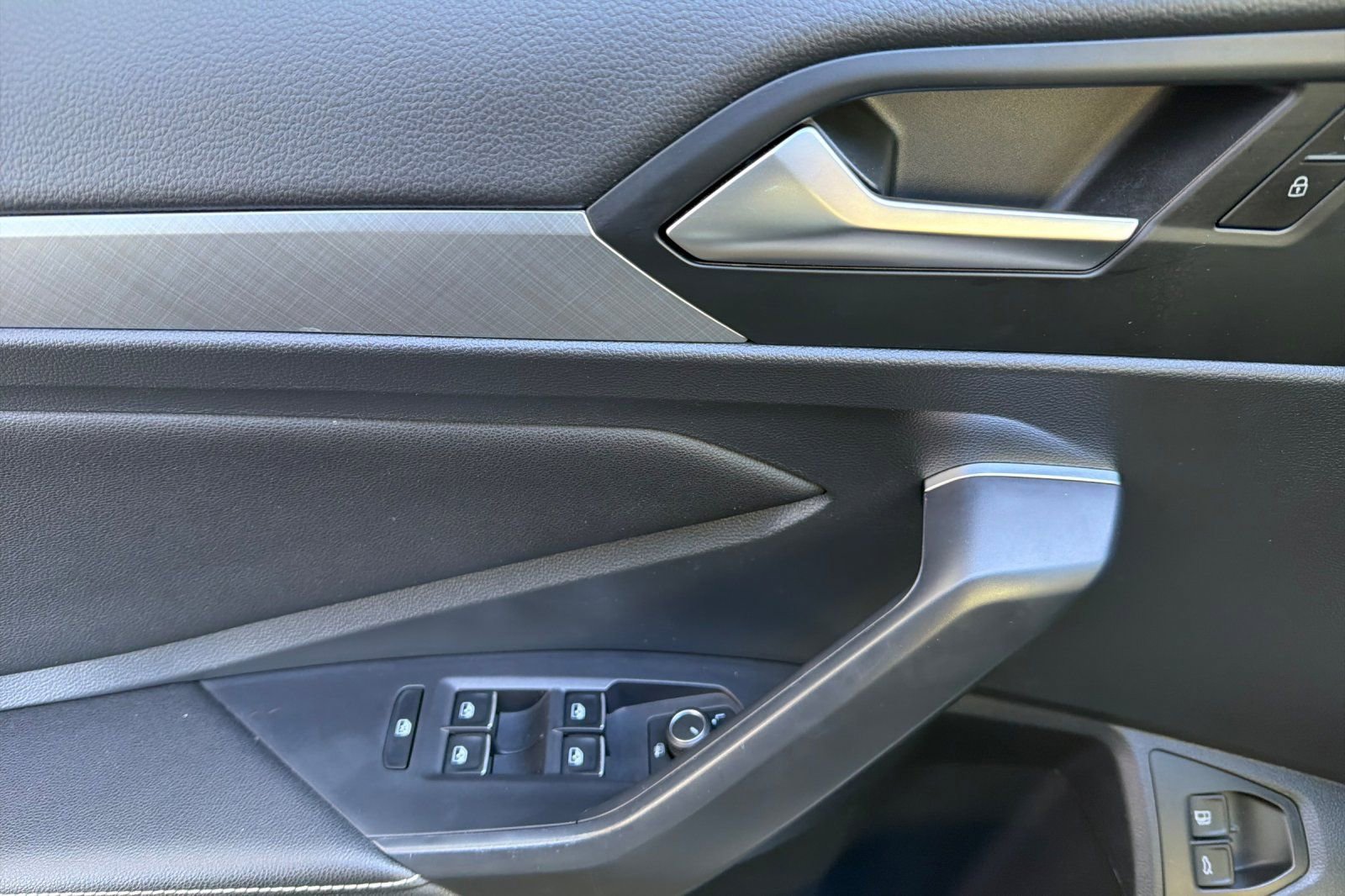 Used 2022 Volkswagen Jetta SE FWD image 8