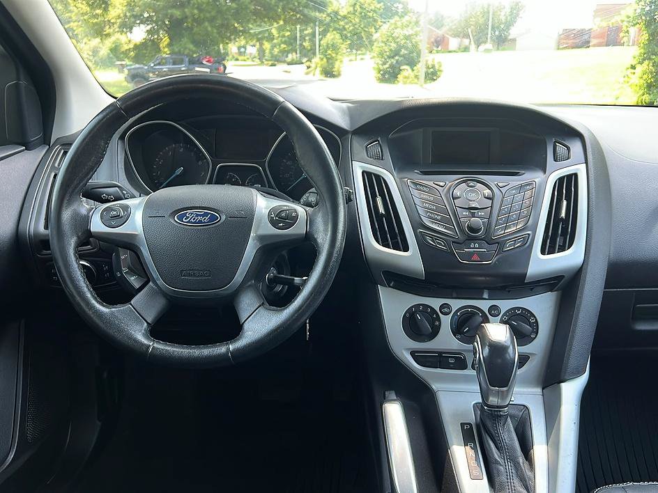 Used 2014 Ford Focus SE w/ Equipment Group 201A FWD image 12