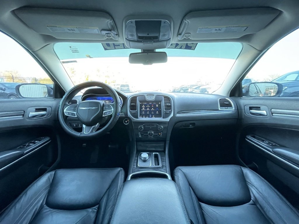 Used 2022 Chrysler 300 Touring w/ Sport Appearance Package image 30