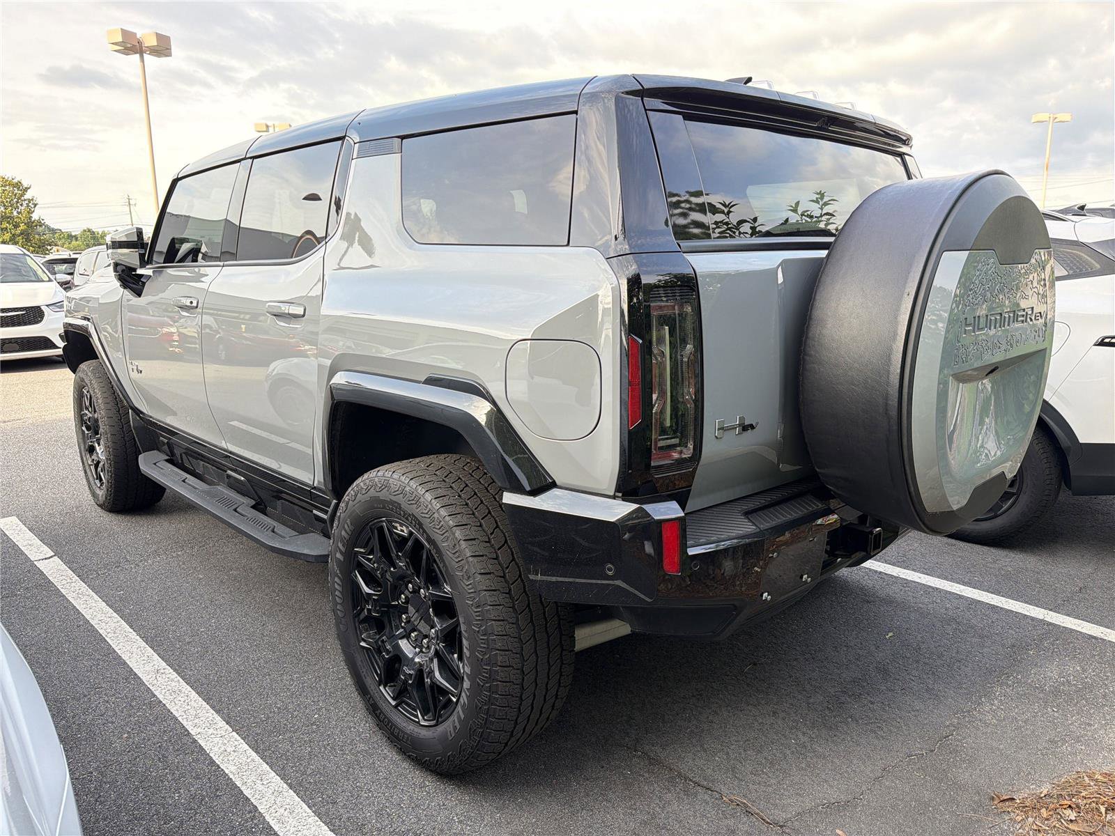Used 2024 GMC Hummer EV 2X w/ LPO, Illumination Package AWD/4WD image 6