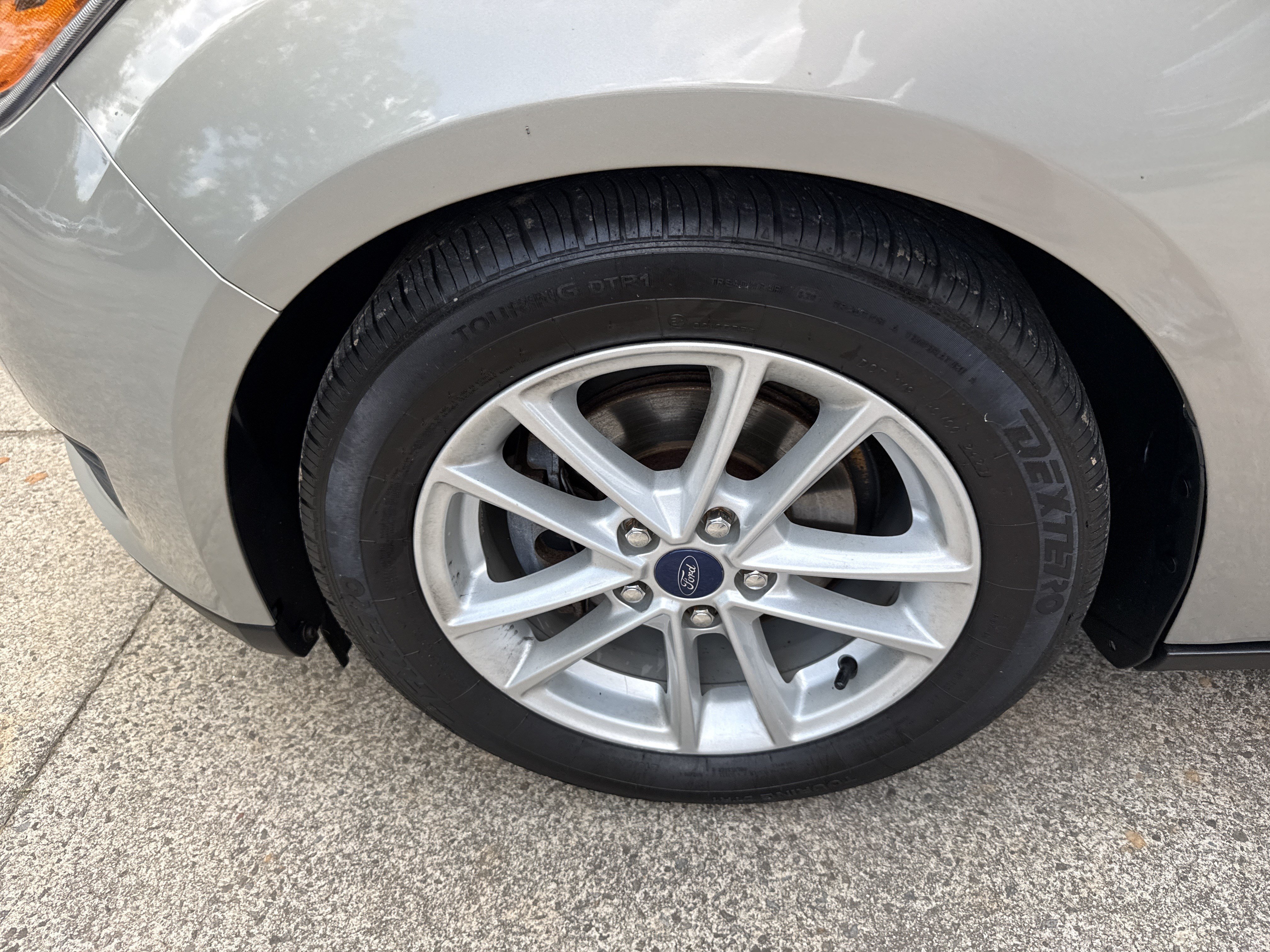 Used 2016 Ford Focus SE w/ SE Power Seat Package FWD image 11