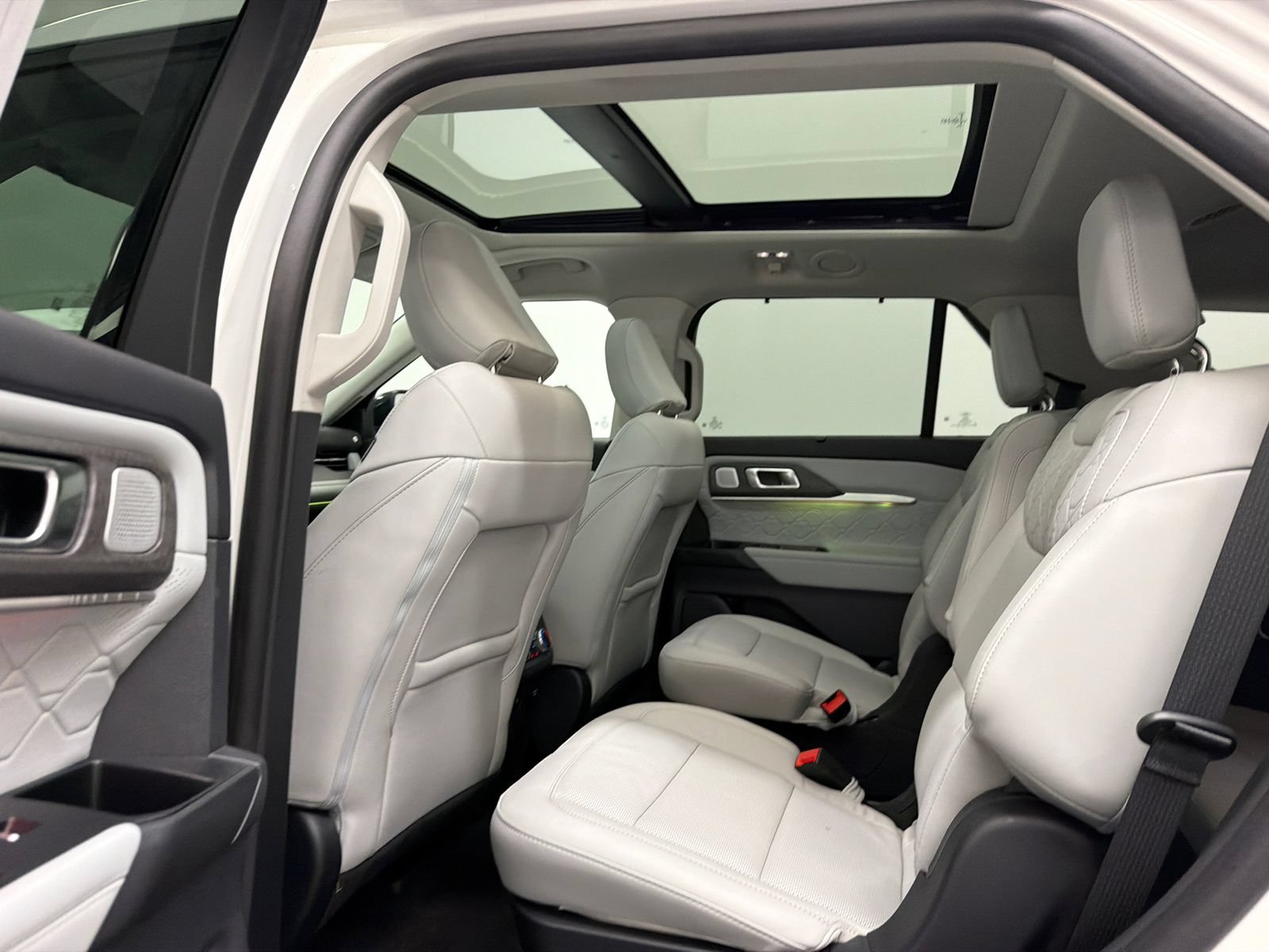 Used 2025 Ford Explorer Platinum w/ Ultimate Package AWD/4WD image 19
