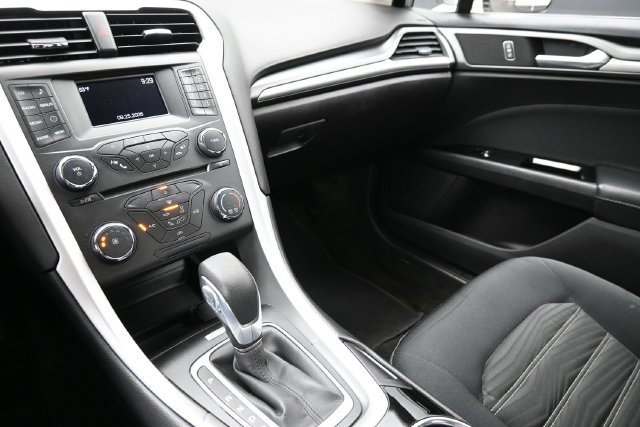 Used 2016 Ford Fusion SE FWD image 27