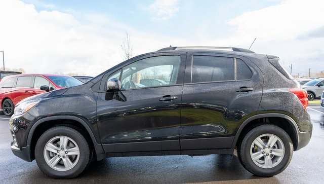 Used 2022 Chevrolet Trax LT w/ LT Convenience Package image 9