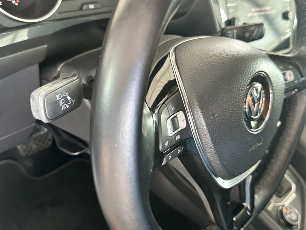 Used 2018 Volkswagen Tiguan SE image 18