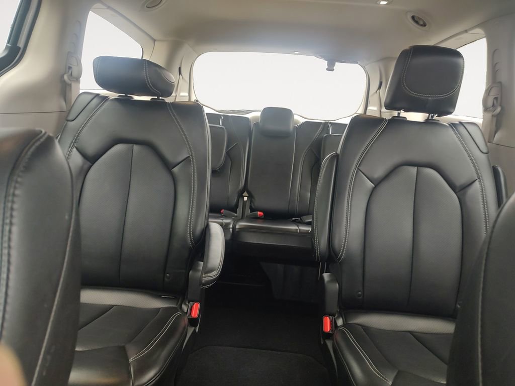 Used 2024 Chrysler Pacifica Touring-L FWD image 13