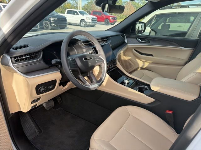 Used 2025 Jeep Grand Cherokee Limited w/ Trailer Tow Package image 6