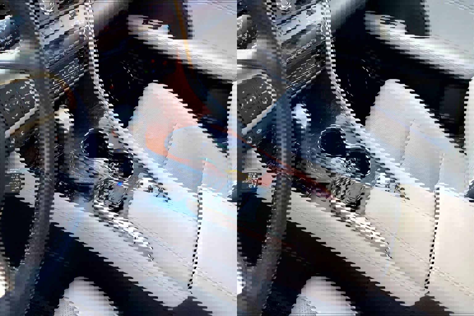 Used 2019 Lexus RX 350L w/ Premium Package image 16