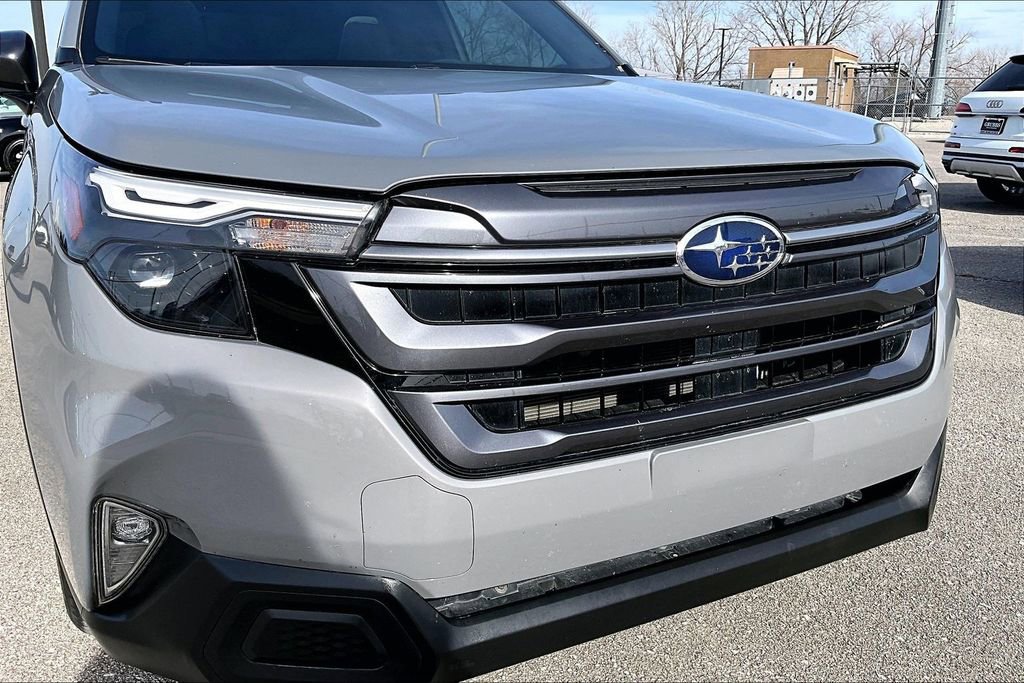Used 2025 Subaru Forester Premium image 39