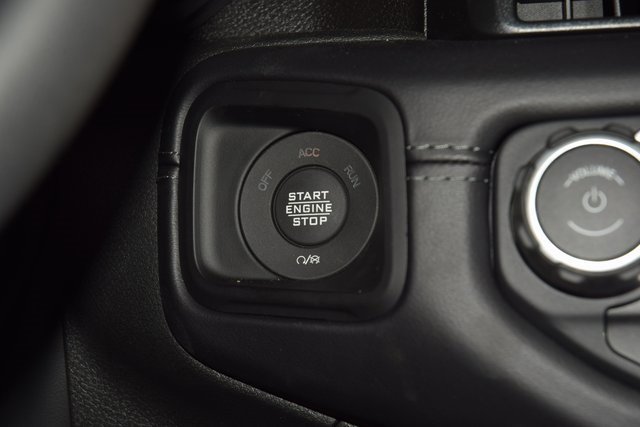 Used 2025 Jeep Wrangler Unlimited Rubicon w/ Technology Group image 38