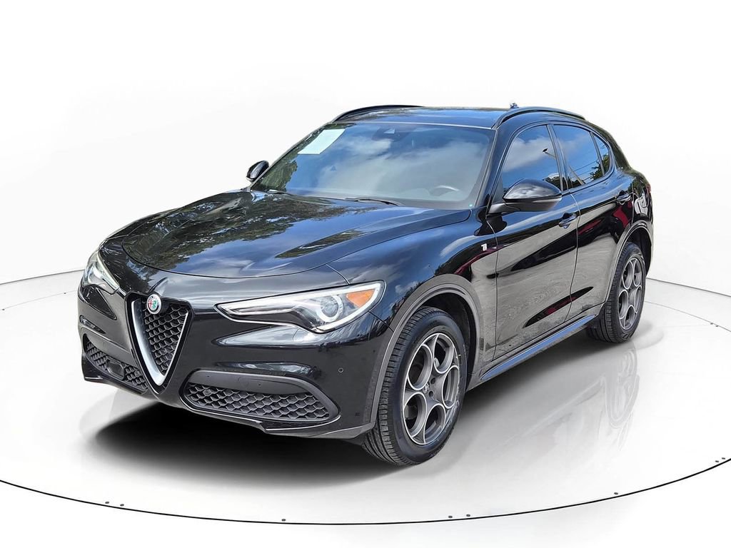 Used 2022 Alfa Romeo Stelvio Ti image 2