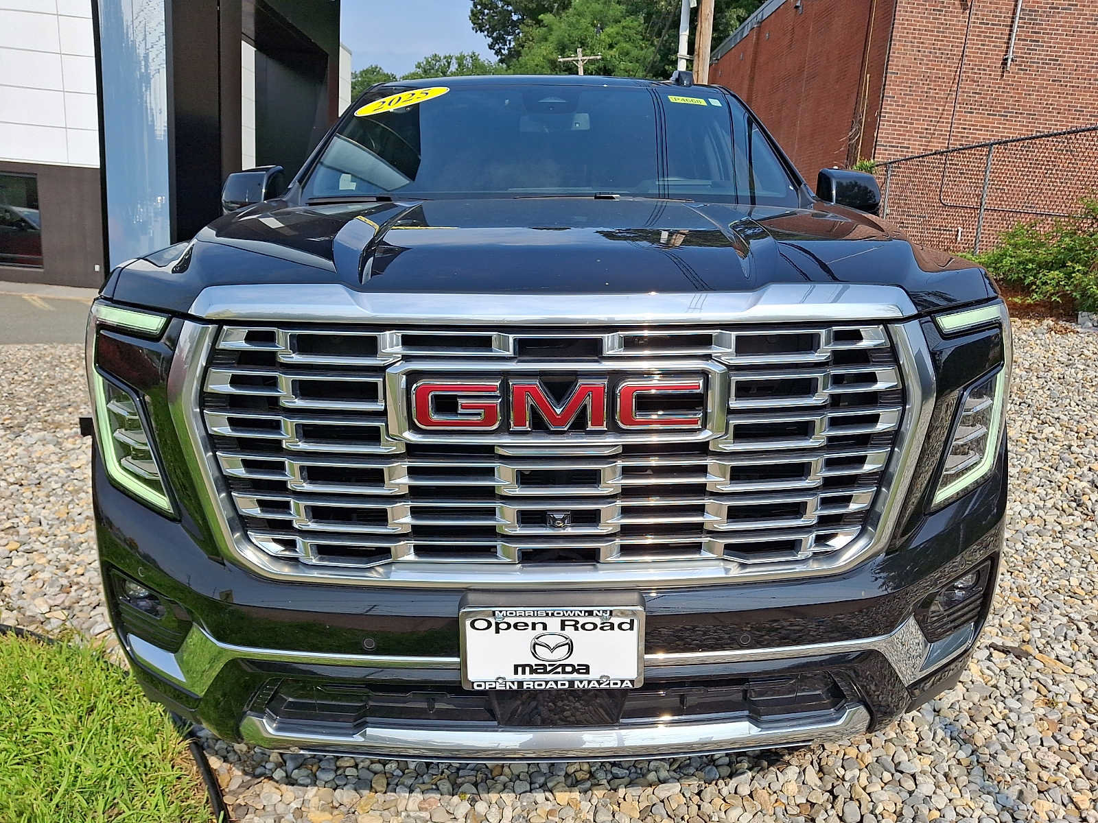 Used 2025 GMC Yukon Denali AWD/4WD image 2