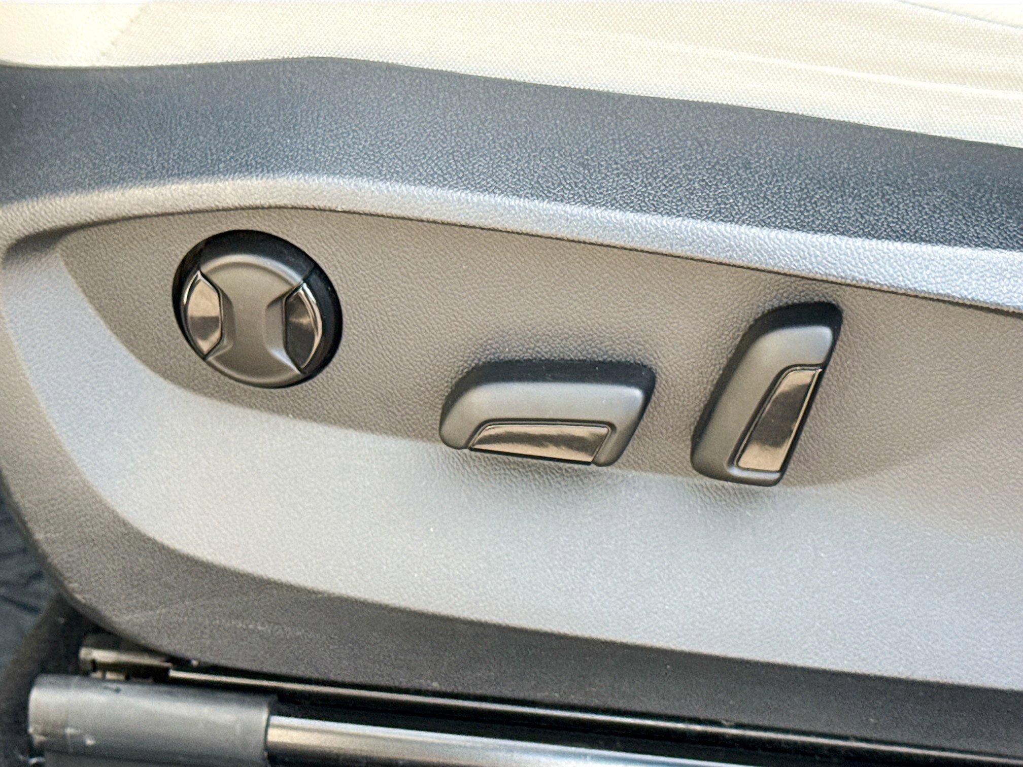 Used 2022 Volkswagen Tiguan SE image 26