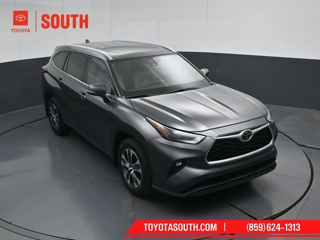 Used 2022 Toyota Highlander XLE AWD/4WD image 50