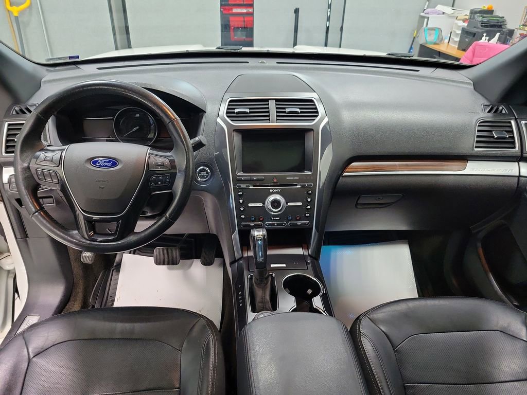 Used 2017 Ford Explorer Limited image 3