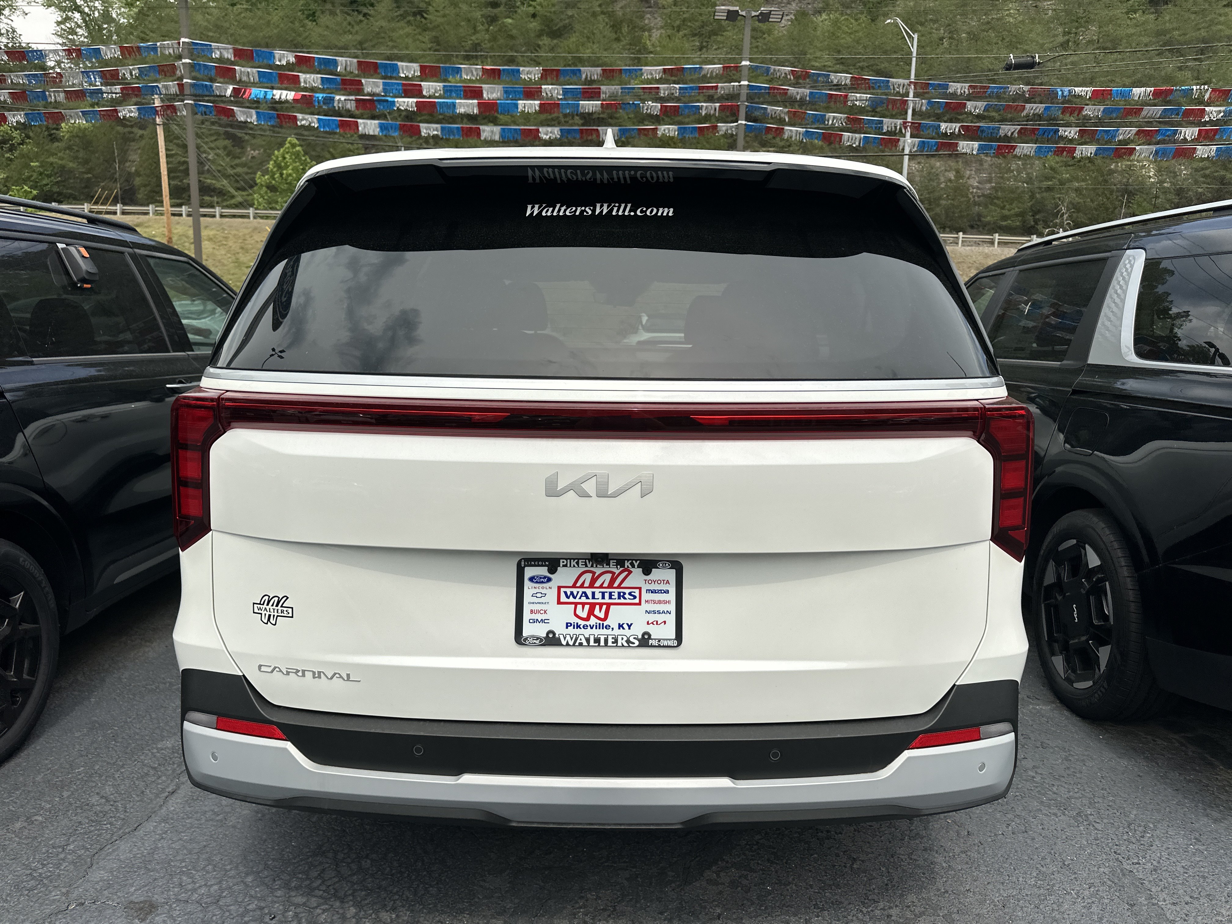 New 2026 Kia Carnival LX FWD image 3