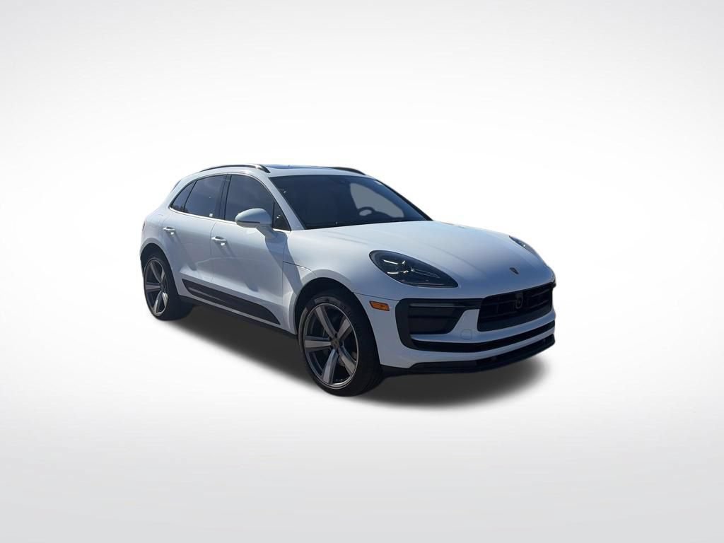 Used 2025 Porsche Macan AWD/4WD image 9