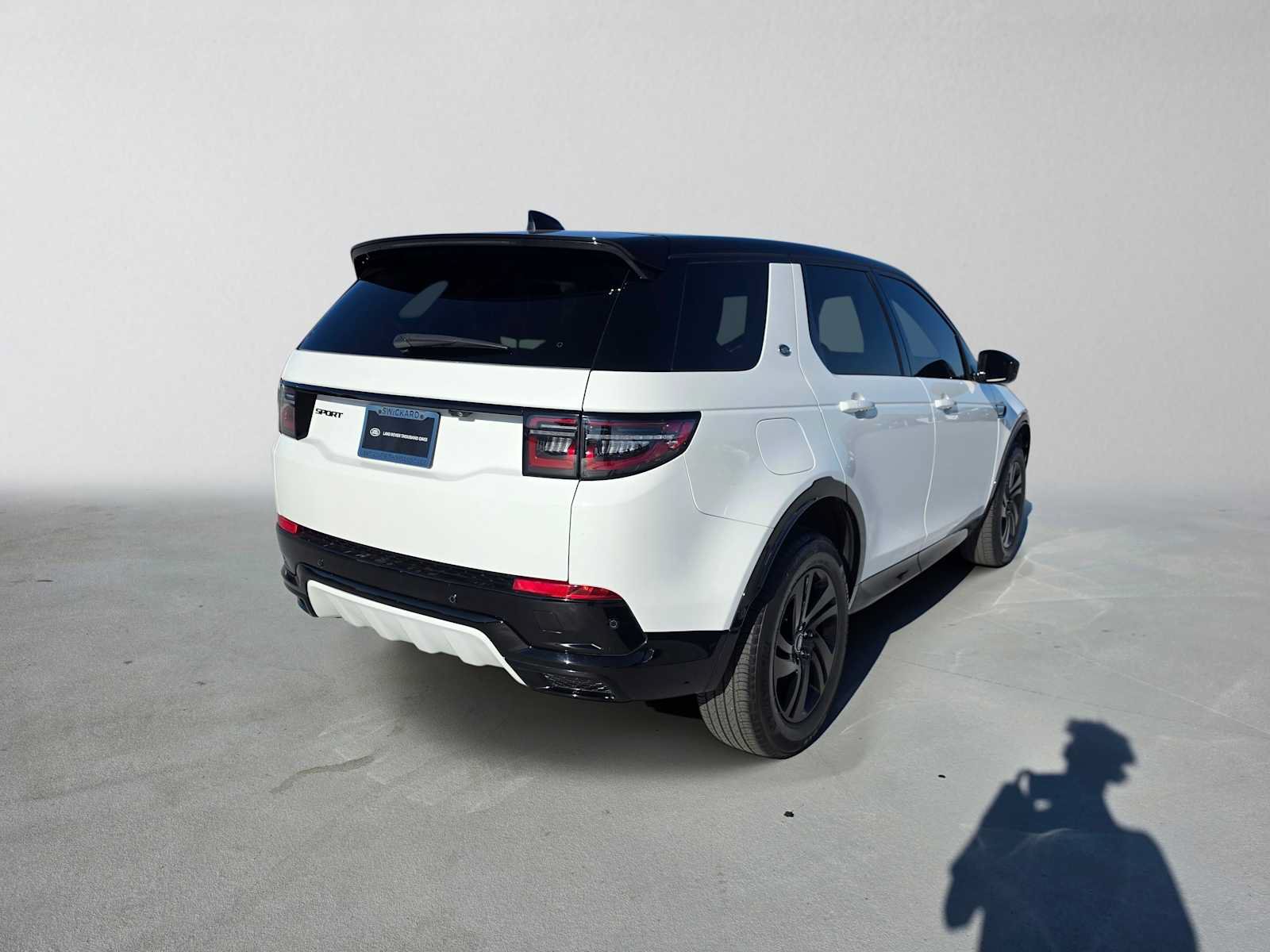 Used 2024 Land Rover Discovery Sport Dynamic SE AWD/4WD image 5