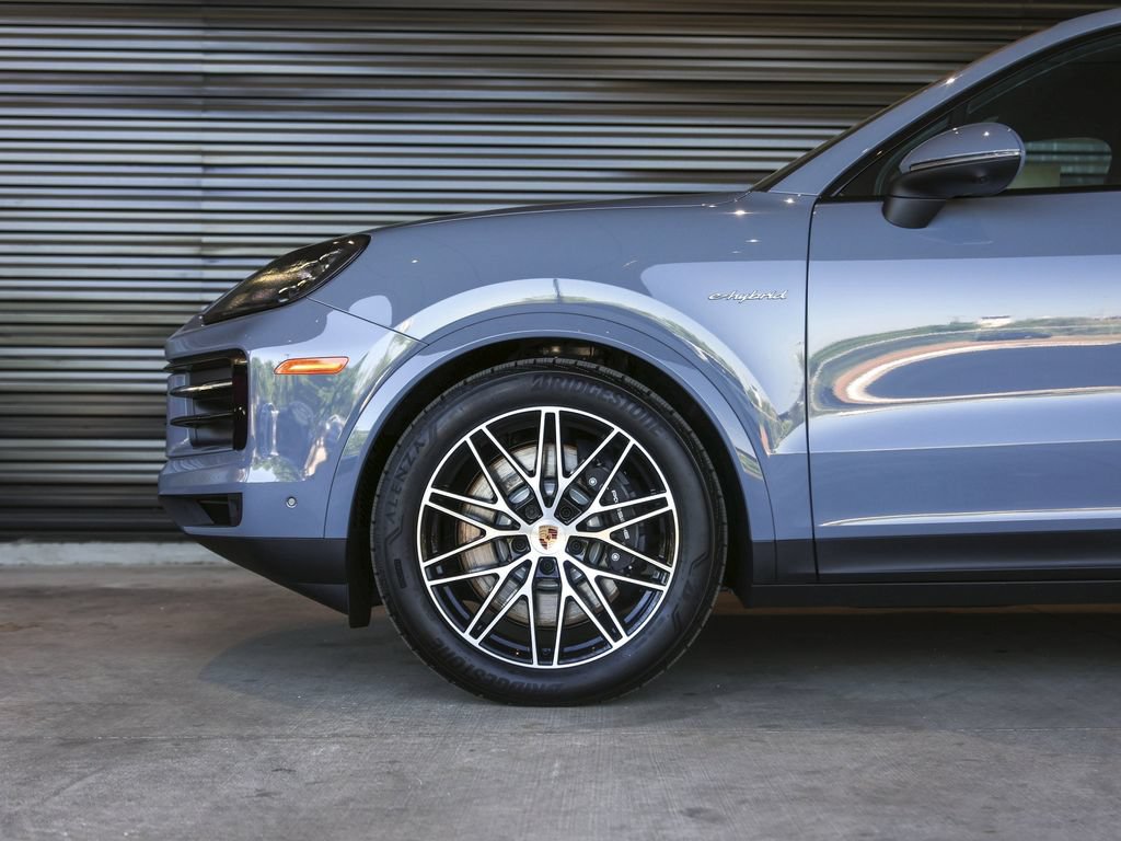 New 2026 Porsche Cayenne E-Hybrid Coupe AWD/4WD image 13