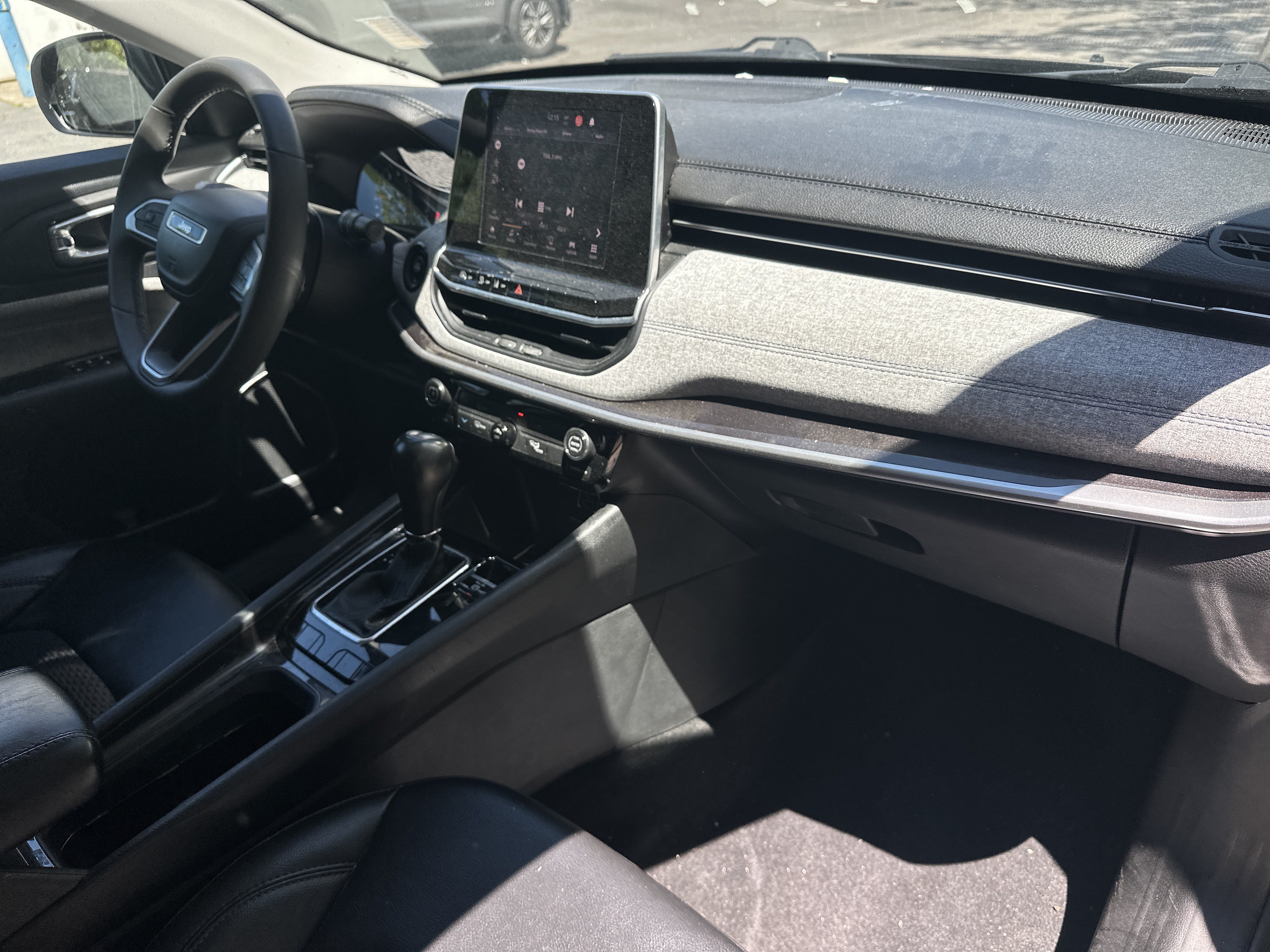 Used 2022 Jeep Compass Latitude FWD image 19