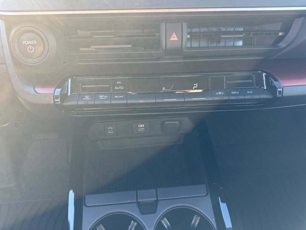 Used 2025 Toyota Prius Plug-In Hybrid image 4