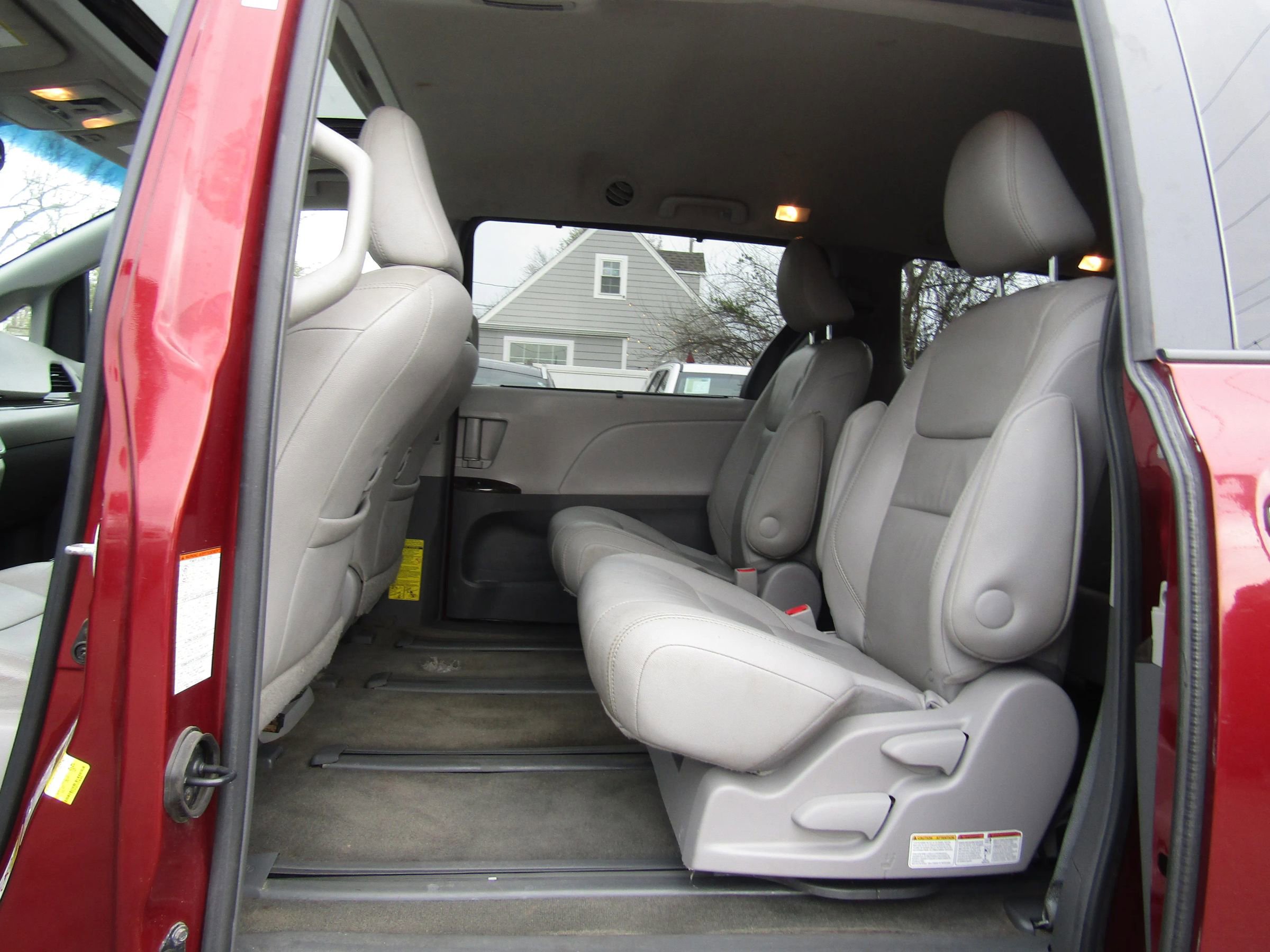 Used 2015 Toyota Sienna XLE w/ XLE Navigation Package image 18