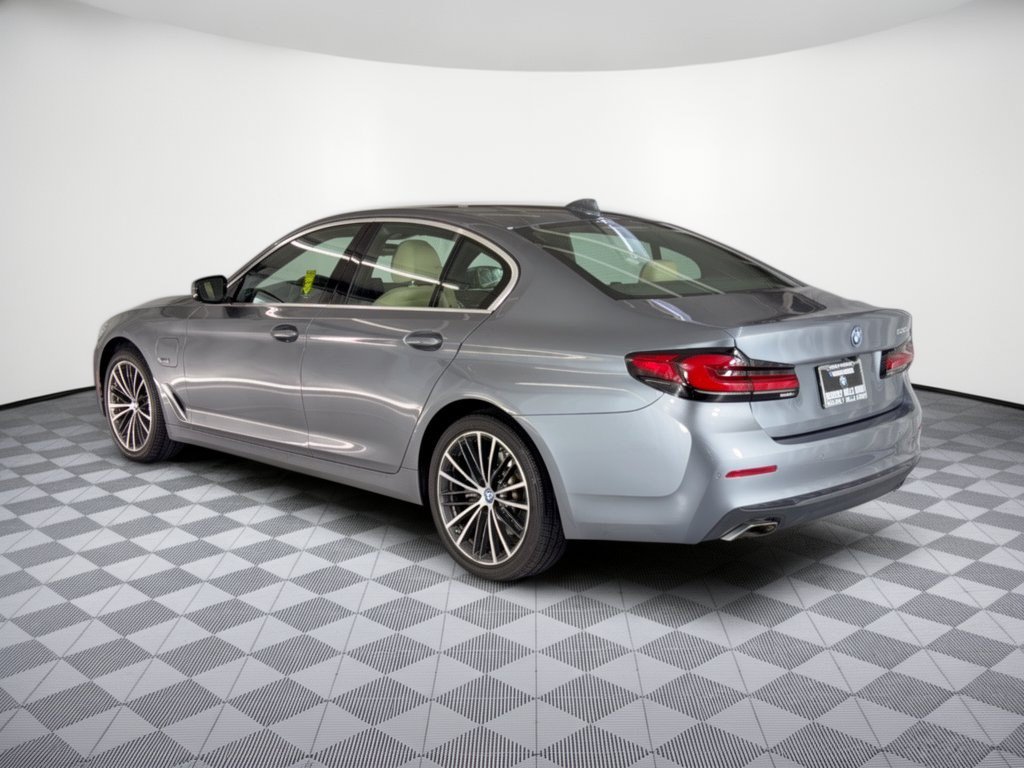 Used 2022 BMW 530e w/ Convenience Package RWD image 3