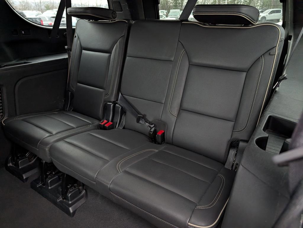 Used 2023 Chevrolet Suburban Premier image 9