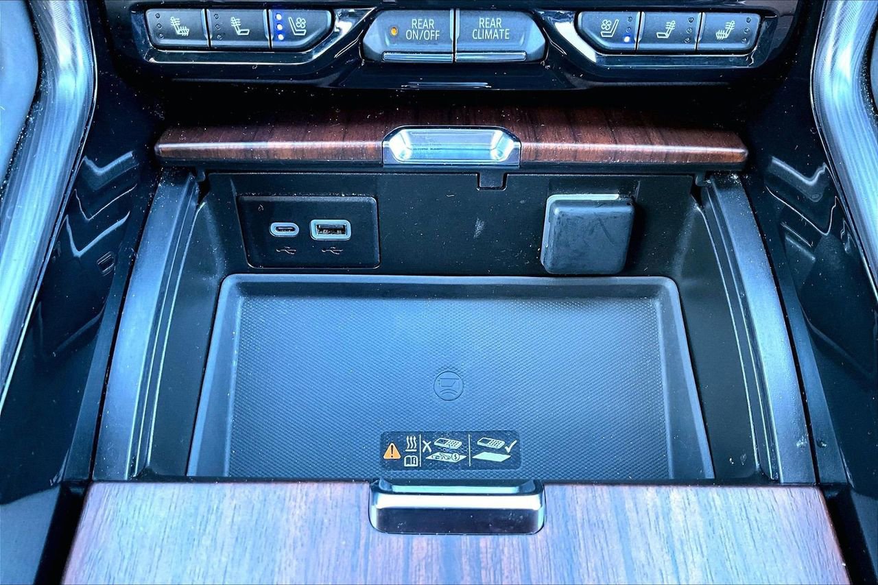 Used 2023 GMC Yukon Denali Ultimate image 18